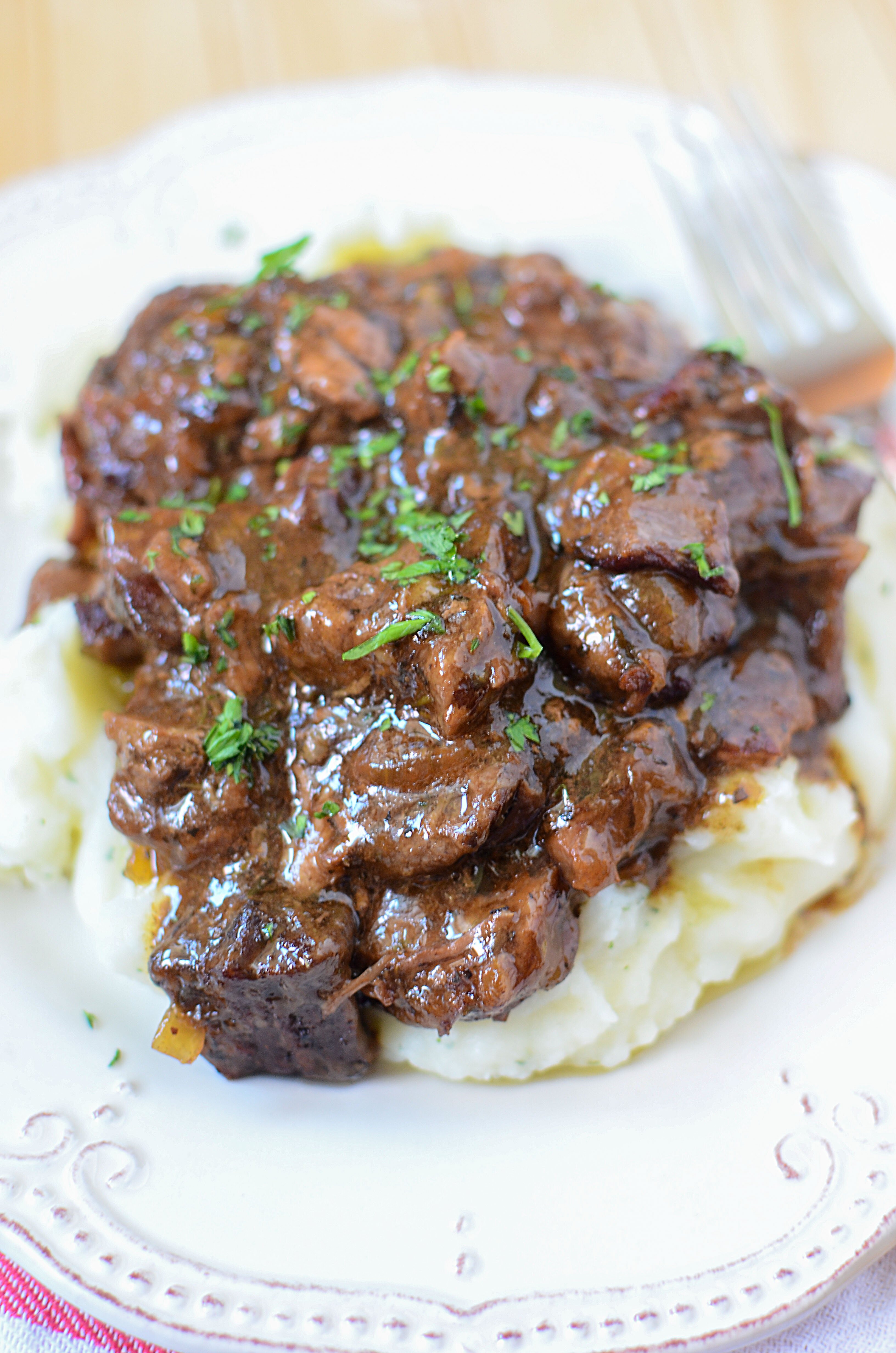 Easy Recipe: Delicious Crockpot Beef Tips With Gravy - Prudent Penny